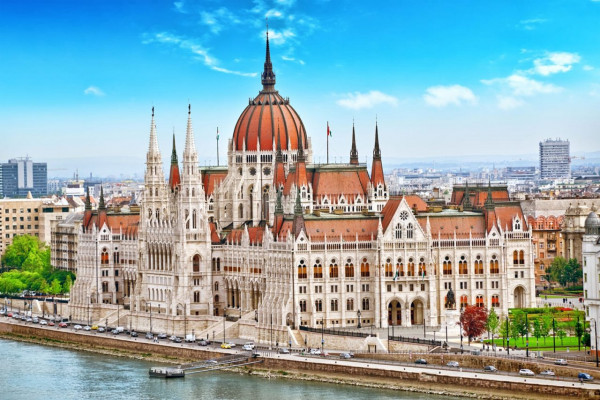 Vienna-Sazlburg-Hallstatt-Budapest