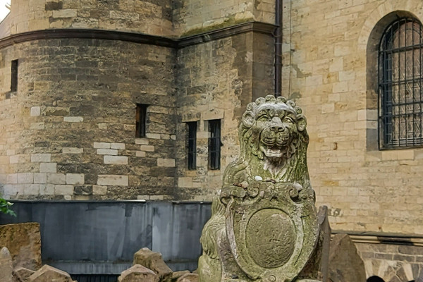 Old Jewish Cemetery Prague lion gravestone