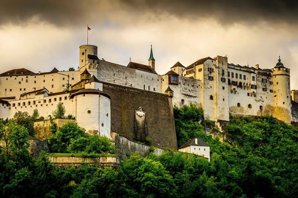 Salzburg Altstadt and Hohensalzburg Fortress private tour from Prague