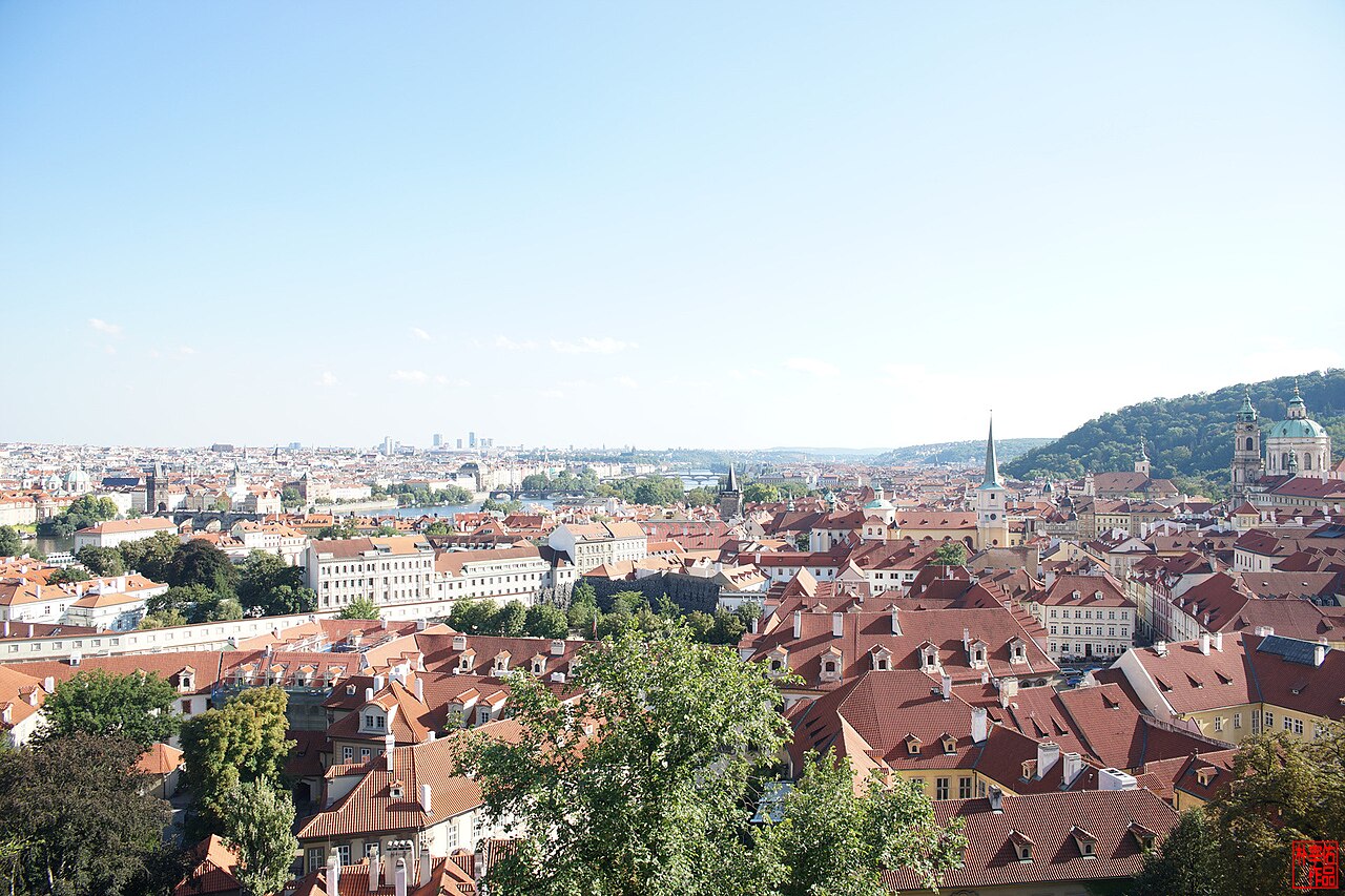 Private tour vs group tour at Prague Castle